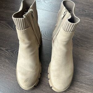 Universal Thread Tan Ankle Boots